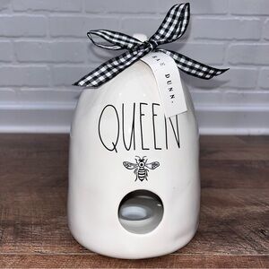 NWT Rae Dunn Artisan Collection Queen Bee Birdhouse